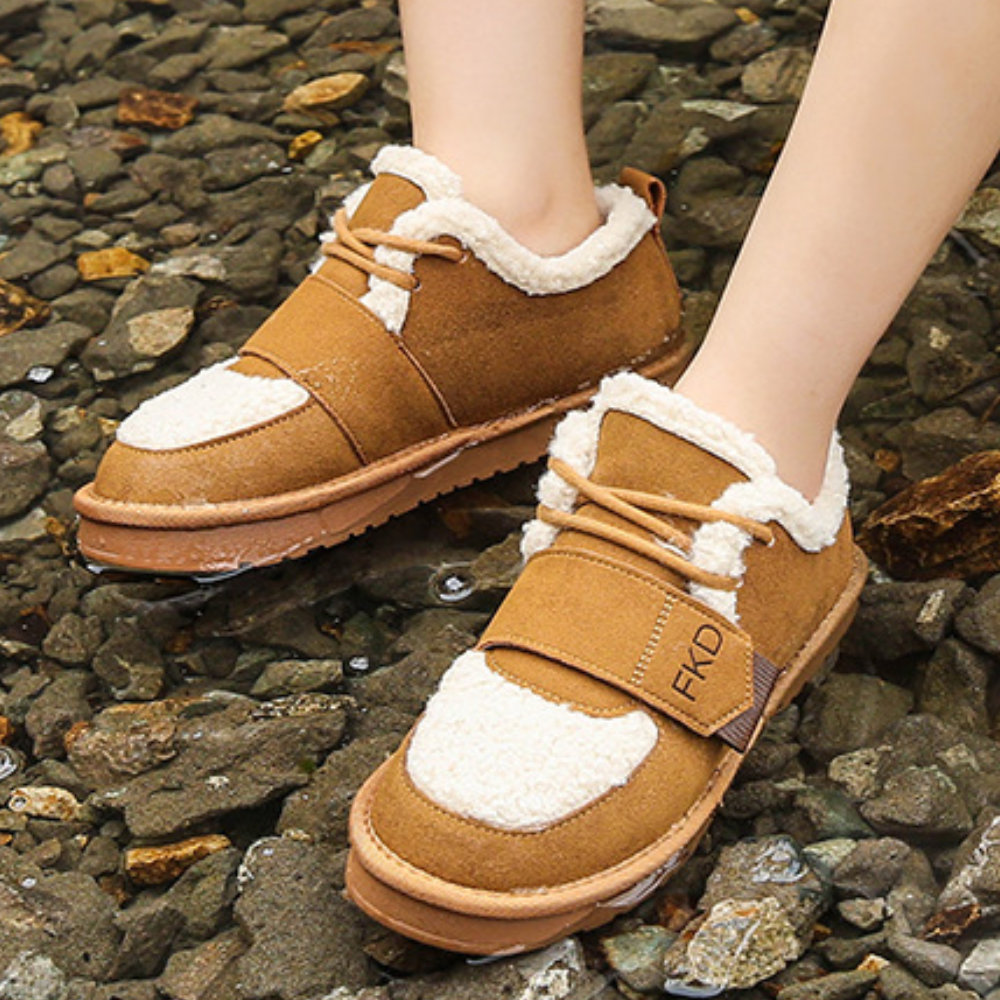 Braune Wildleder-Winterschuhe aus Fleece