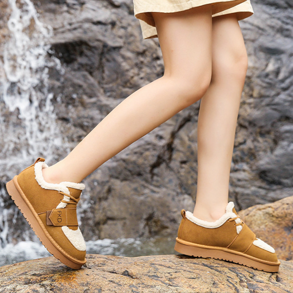 Braune Wildleder-Winterschuhe aus Fleece